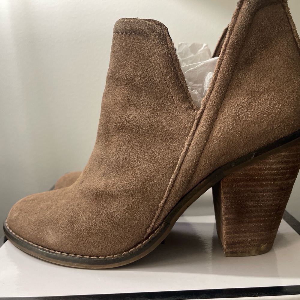 Women's Tan (Real) Suede Ankle Boots — Nine West